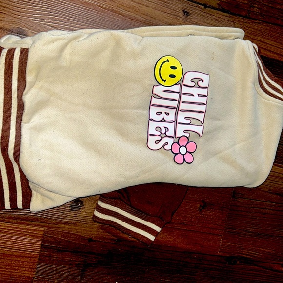 Says xl but fixes like a lg - Picture 1 of 4